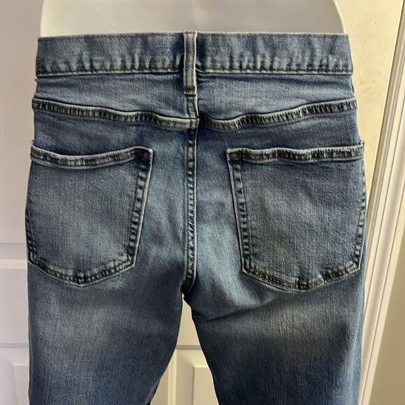 Old Navy Men’s Light Wash Faded Athletic Built-In Flex Straight Jeans- 33 X 30 - Picture 9 of 11